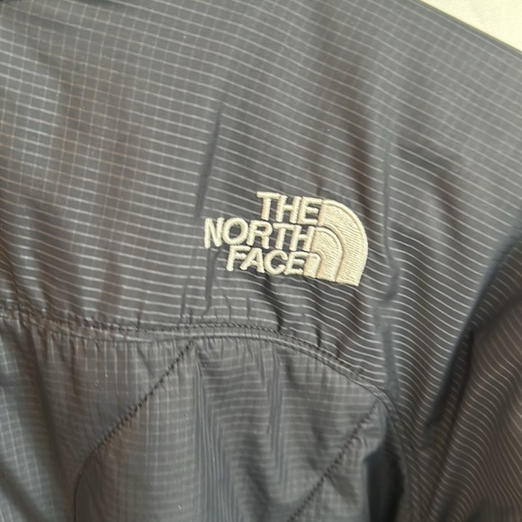 The North Face Winter Jacket Womens size medium. - Picture 7 of 7